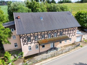 Hauptbild Mehrgenarationenhaus / Ferienhaus / SeminarhausRenoviert mit 3 Wohnungen / 686m² Wohfläche / Aufzug